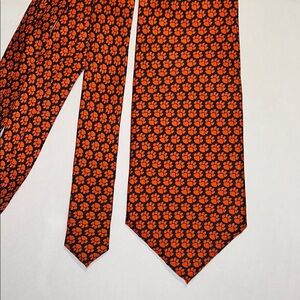 Rivetz of Boston vintage 100% silk Orange and Navy tiger paw Men's Tie.